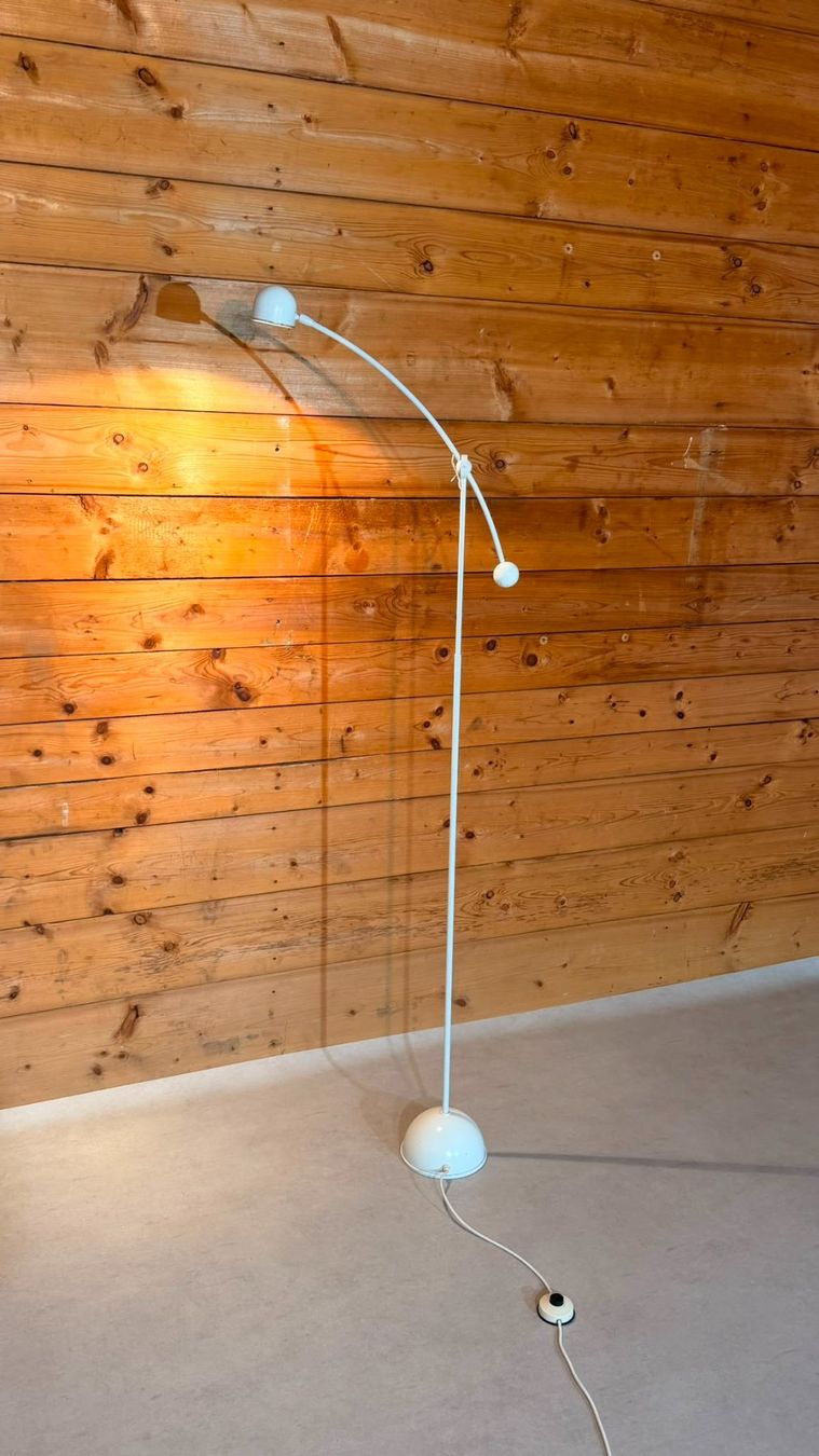 Lampen: Schweizer Vintage Schwingarm Stehleuchte mit Gegengewicht – Gebraucht aus Rickenbach ZH von Der-Insider