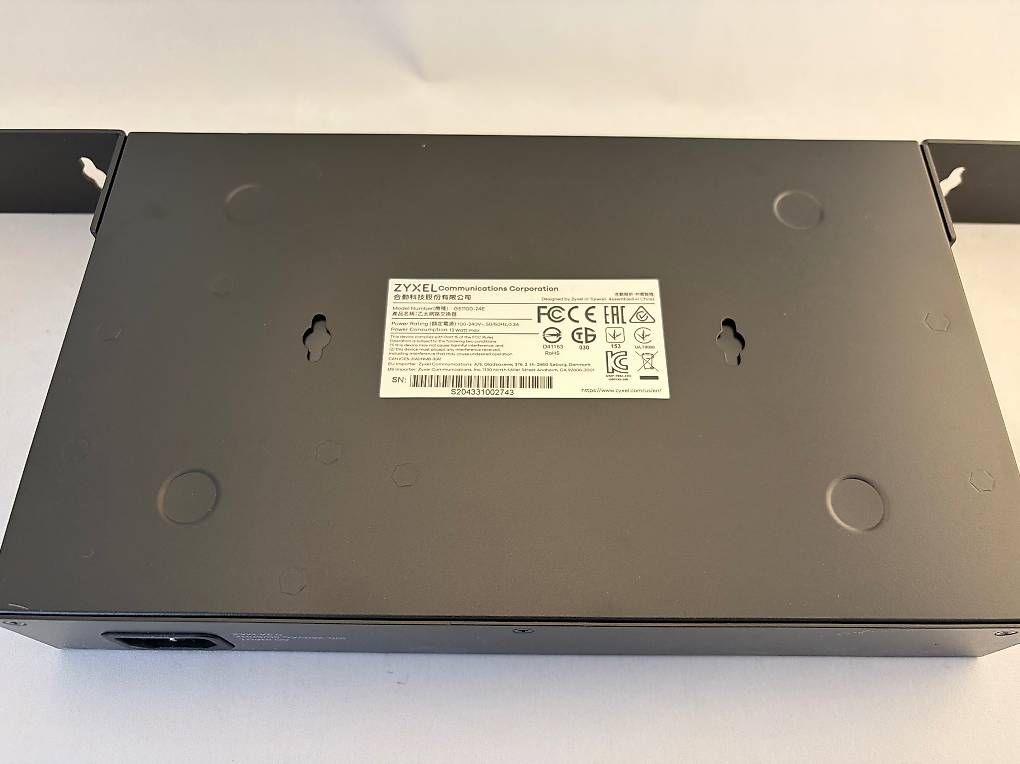 Hub & Switch: Zyxel GS1100-24E Switch – Usato da Wängi venduto da Stauni 2