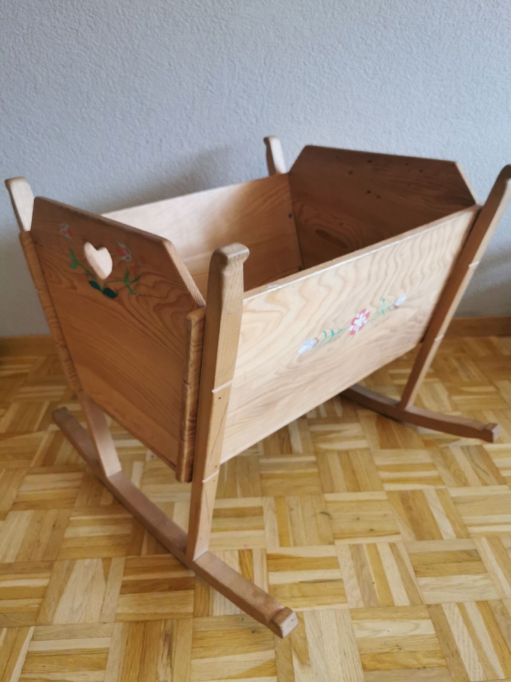Wippen & Schaukeln: Alte Holzwiege handbemalt – Gebraucht aus Niederwangen BE von sina.tamara 1