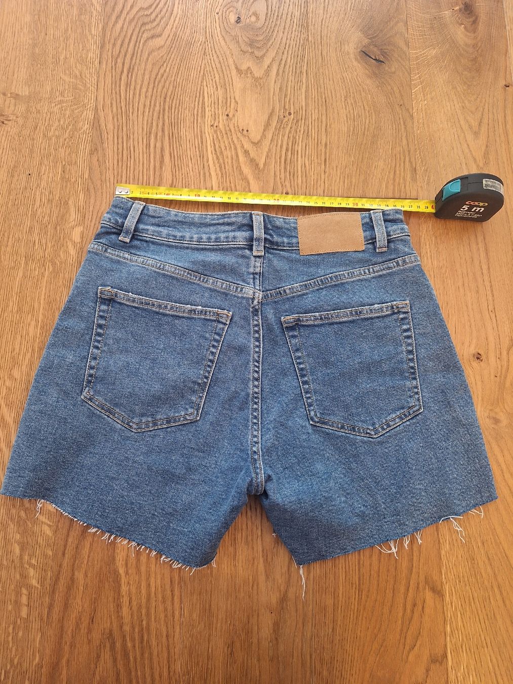 H&M Jeans: Sommer Jeans Shorts – Usato da Thalwil venduto da ivi010 2