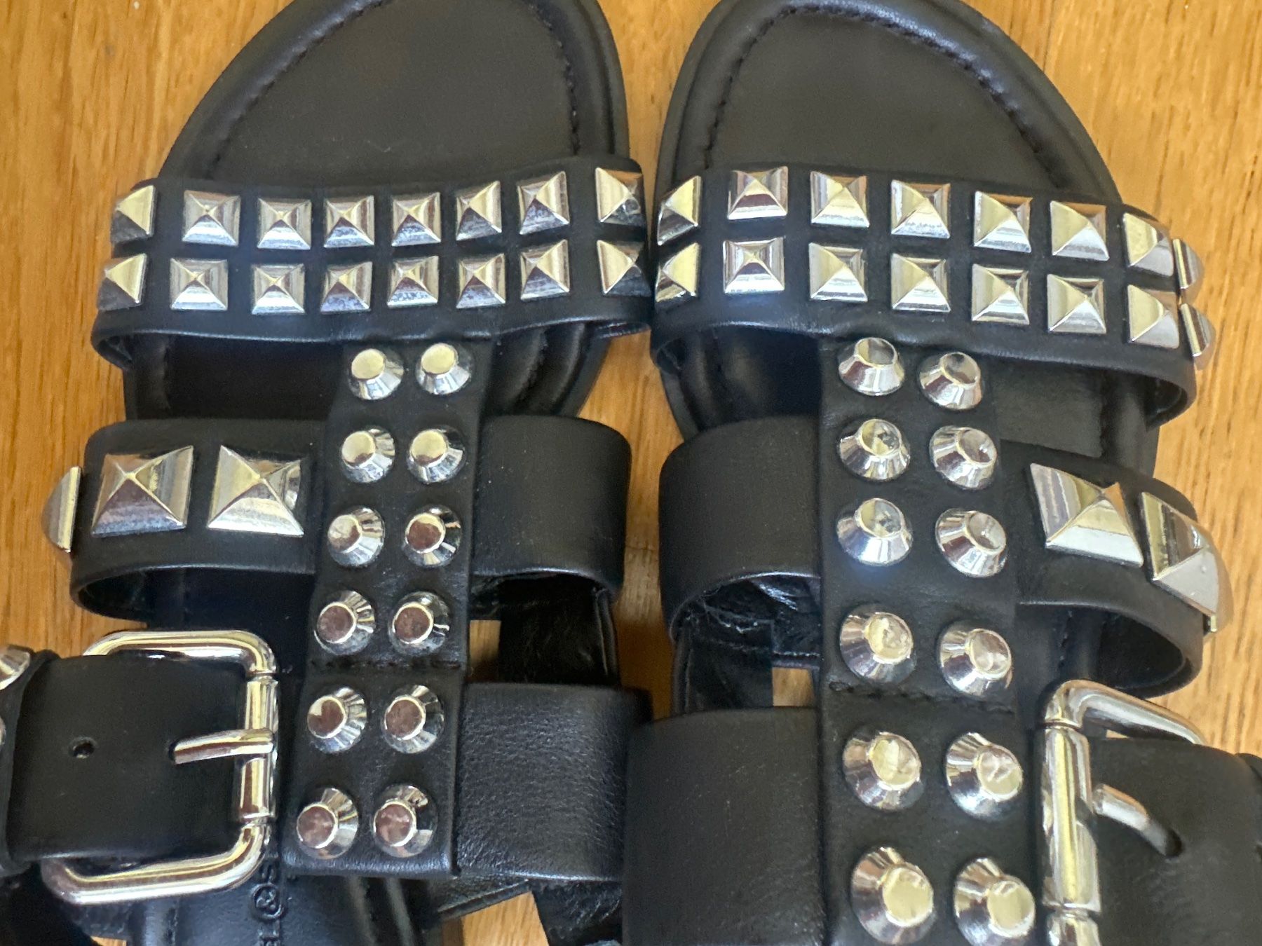 Kennel + Schmenger Scarpe da donna: Sandalen schwarz 37 mit Nieten Neu! – Usato da Zürich venduto da bea_5268 1