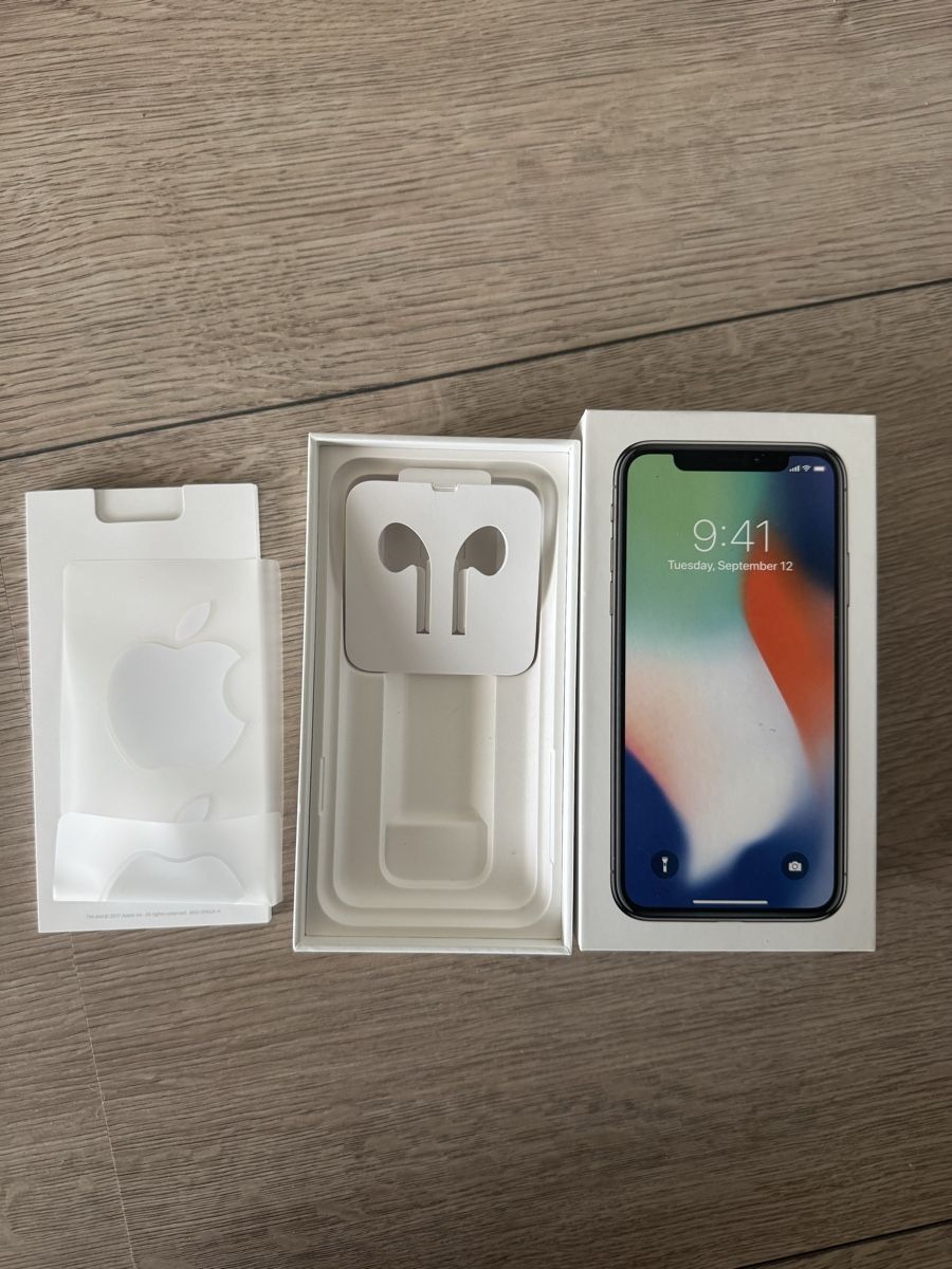 Apple Telefoni cellulari / Smartphones: LEERE Box von Iphone X – Usato da Zufikon venduto da joelle111