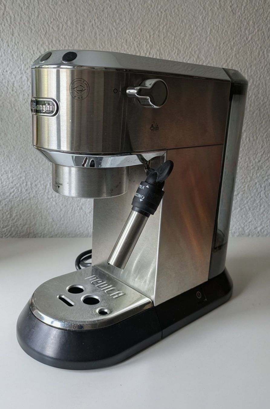 De'Longhi Macchine per caffè & Macchine per espresso: DeLonghi Dedica EC685 Espressomaschine gebraucht komplett – Usato da Rubigen venduto da Freecarver 1