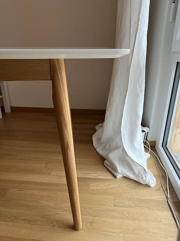 Tische: Weisser Tisch, Eiche – Gebraucht aus Root von misi04 2