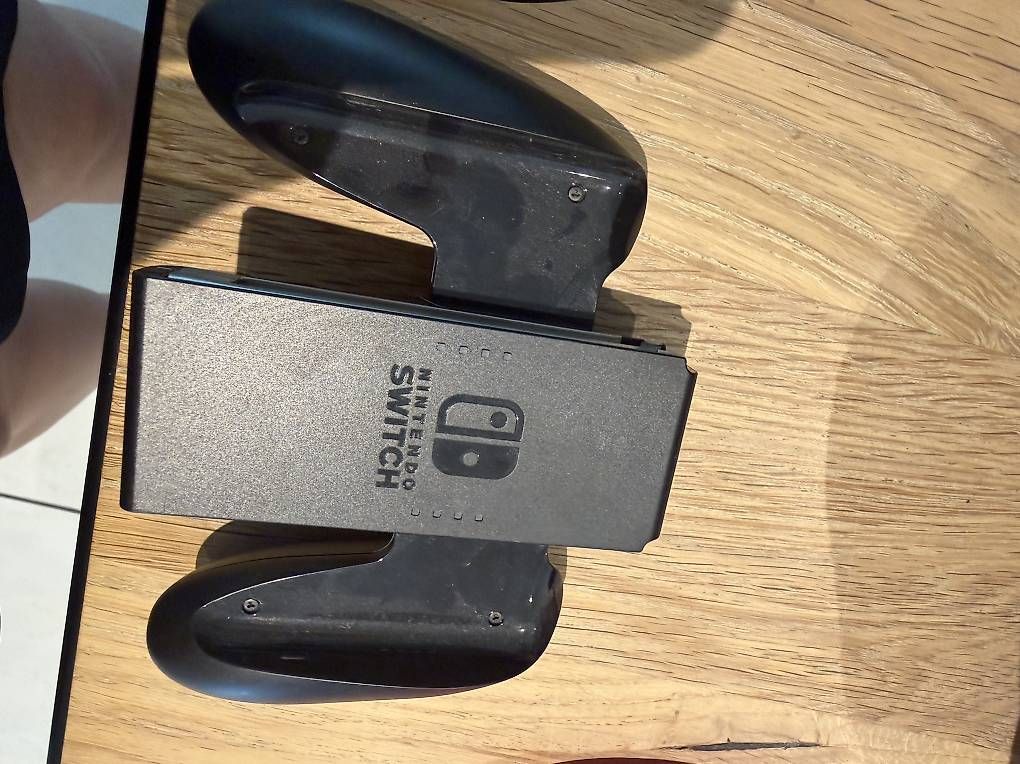 Nintendo Konsolen: Nintendo Switch 1 – Gebraucht aus Horgen von xoana 4