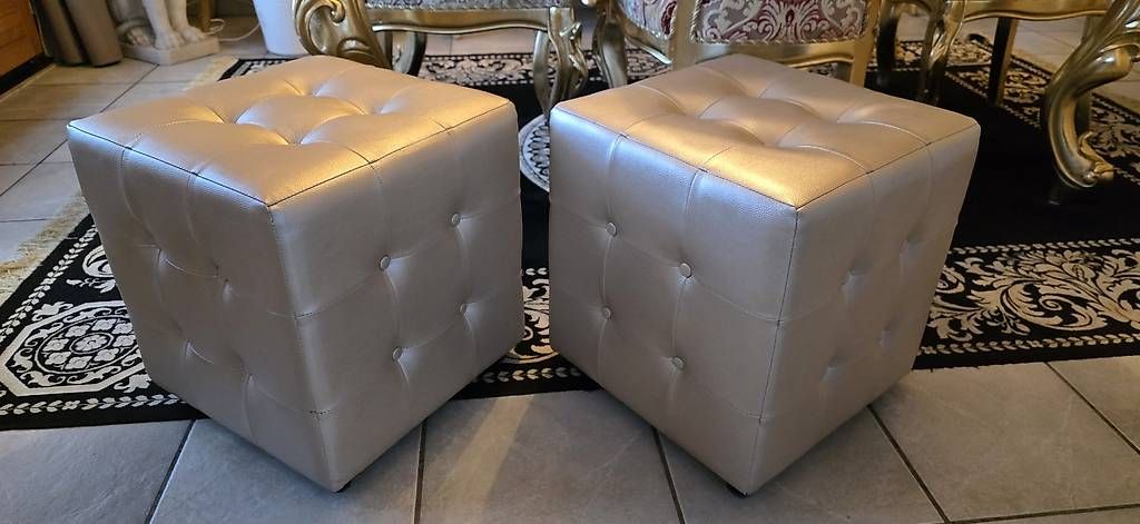 Tabourets: 2 Würfelhocker – D'occasion à Kaufdorf par Nati-Nati