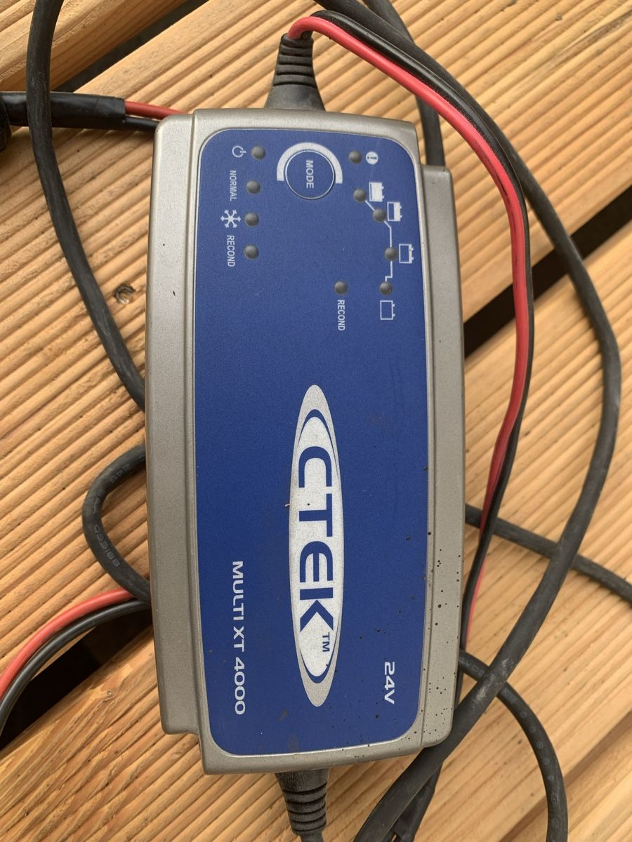 Ctek Caricabatterie: Chargeur CTEK 24v – Usato da Täuffelen venduto da Mitch67