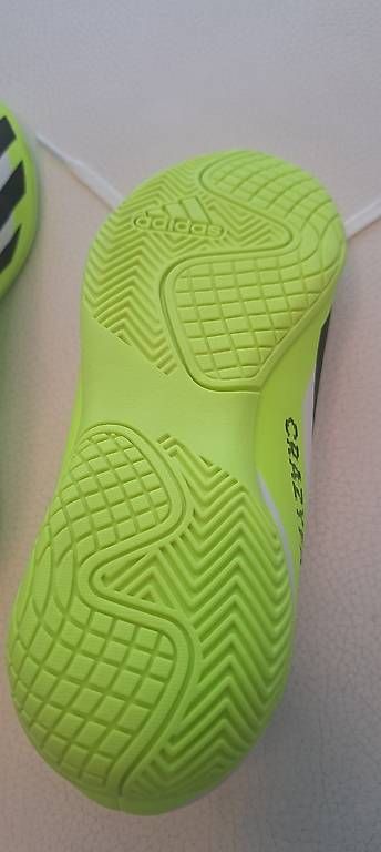 Scarpe per ragazzi: Hallenschuhe Adidas Gr. 35 – Usato da Brunnen venduto da Rodge 2
