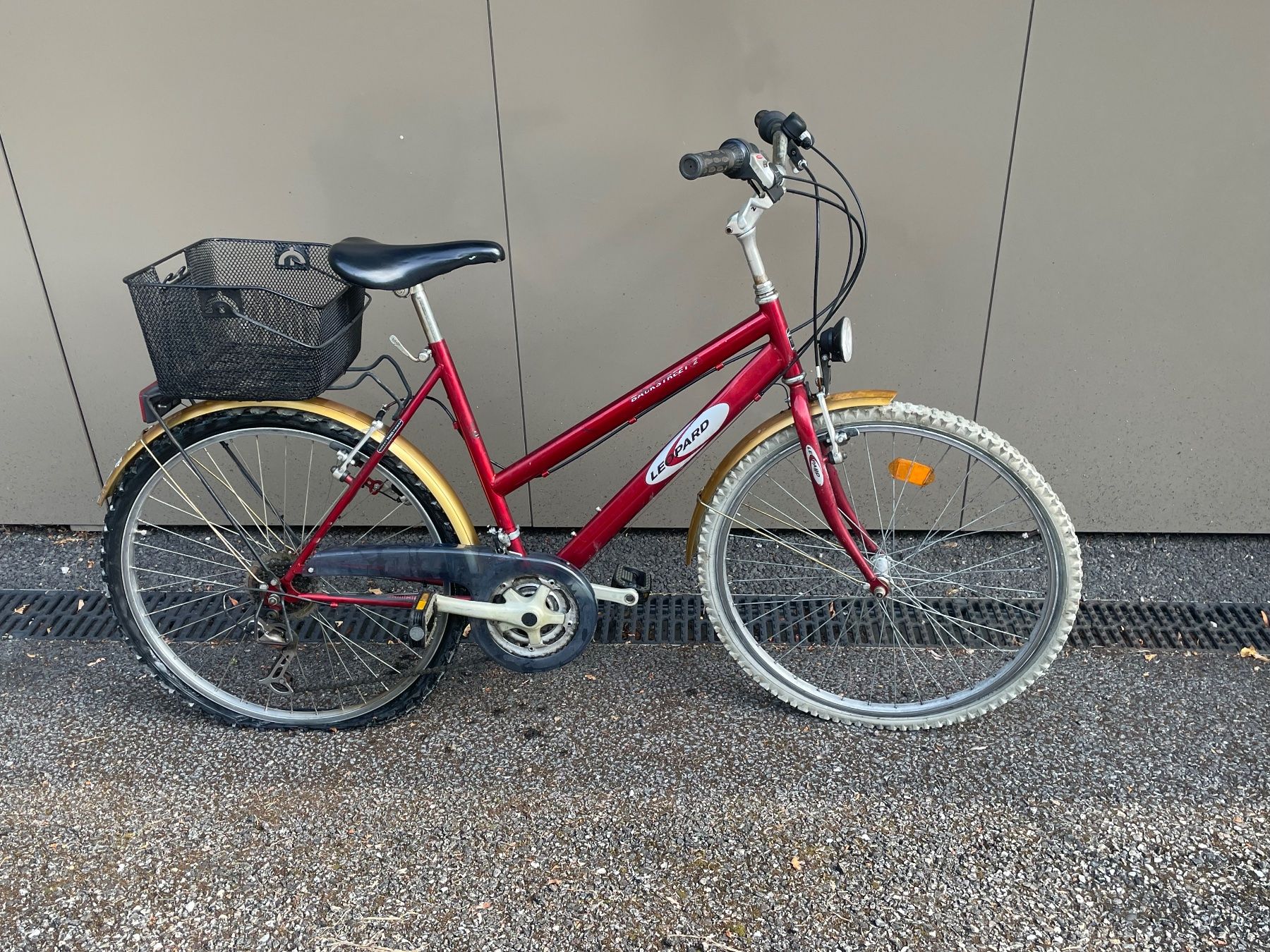 Leopard Biciclette: Damenvelo Leopard rot mit Korb, gebraucht – Usato da Erlinsbach venduto da MS2G 1