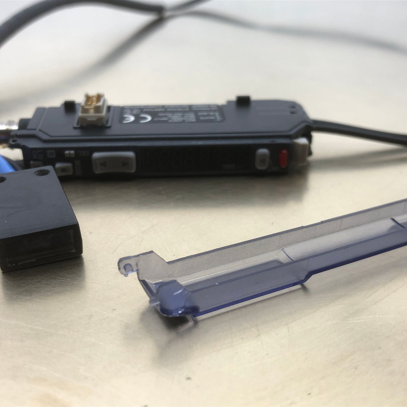 Componenti elettronici: Lichtleiter KEYENCE FS-V32CP & Keyence FU-11 – Usato da Laufenburg venduto da Sirluger 8