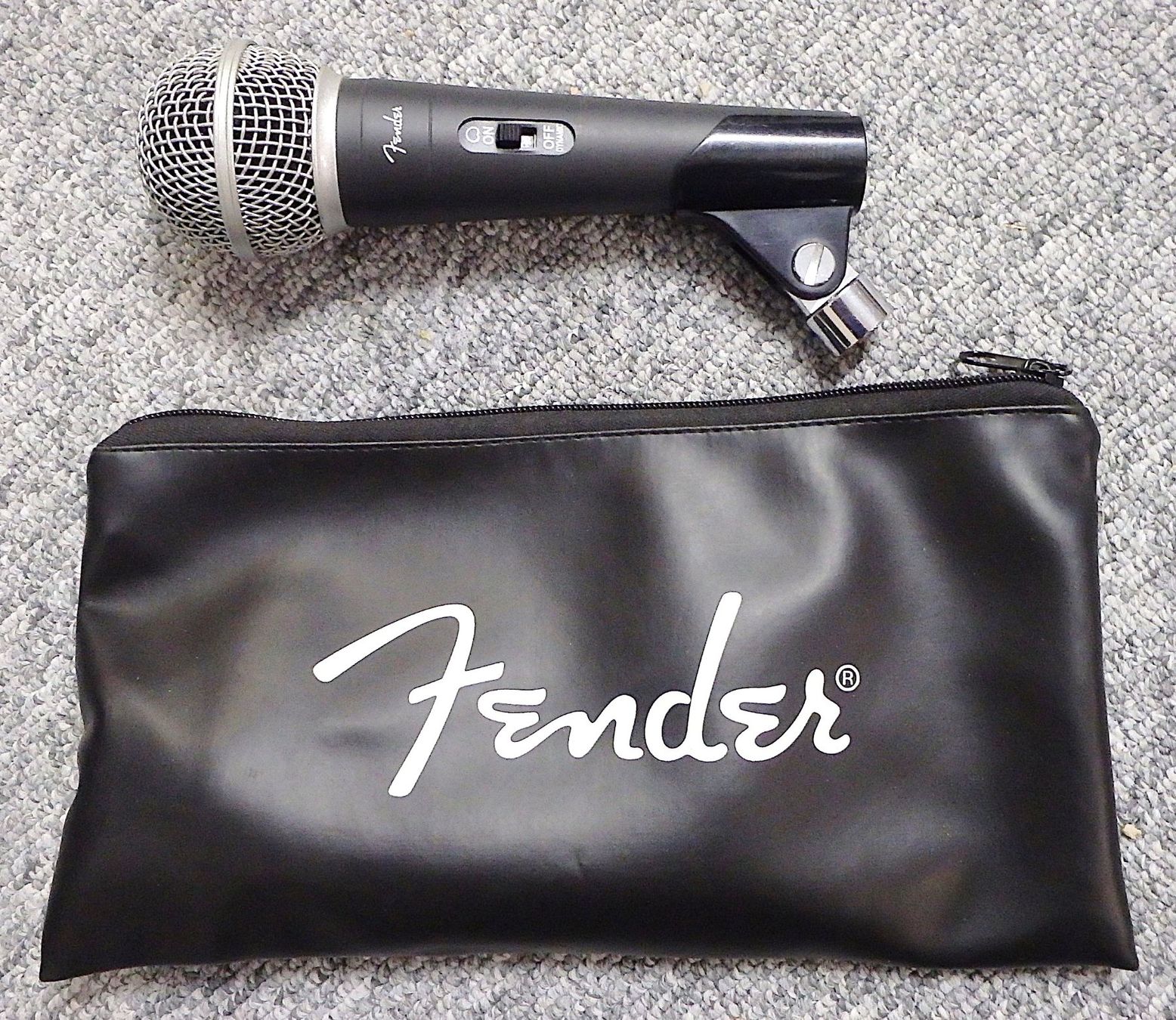 Mikrofone: Gesangsmikrofon Mikrofon FENDER P52 S - wie neu! – Gebraucht aus Wattwil von webrawa