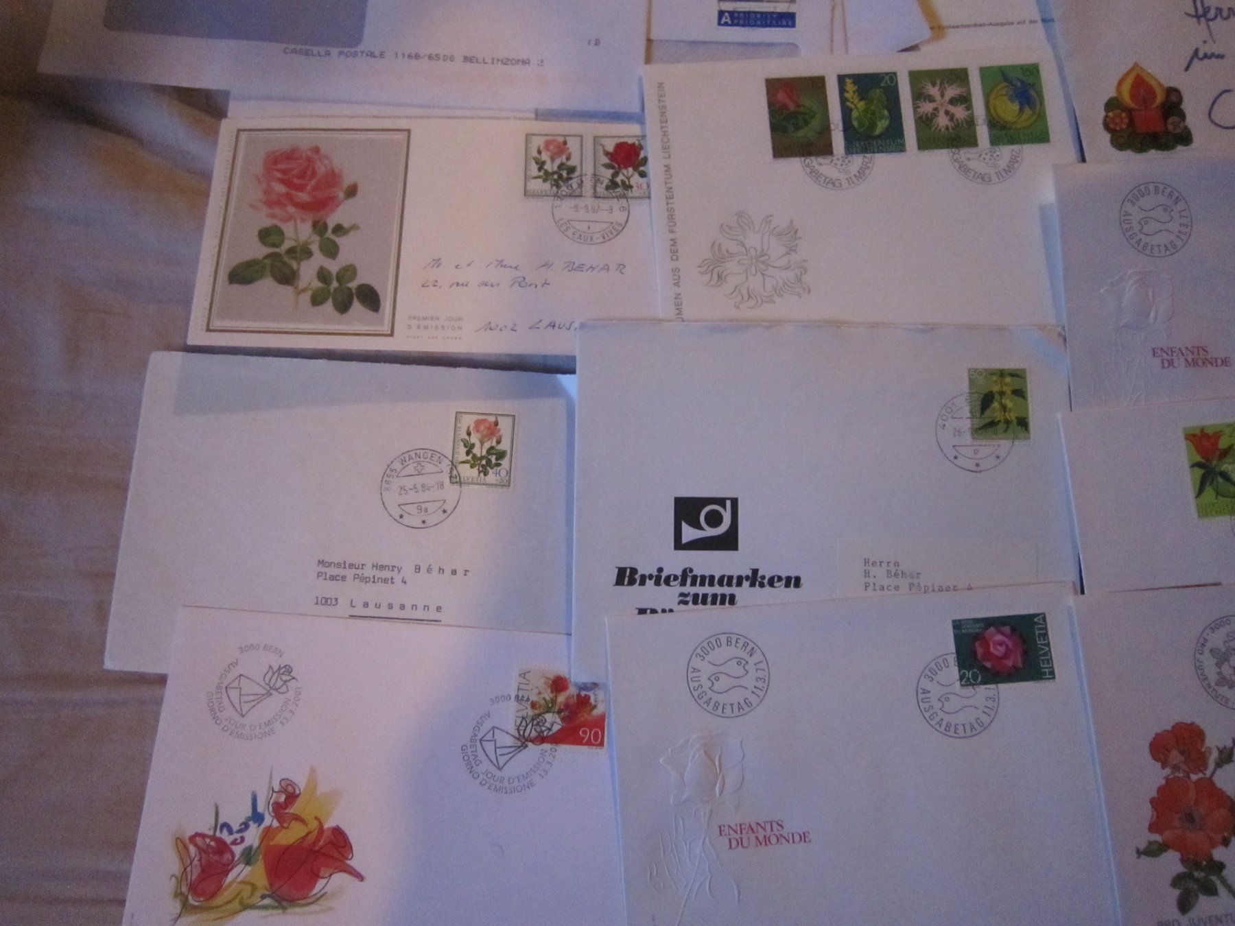Tutti i francobolli: A5 schöne Zusammensetzung Blumen – Usato da Giubiasco venduto da sal_9j6w 1