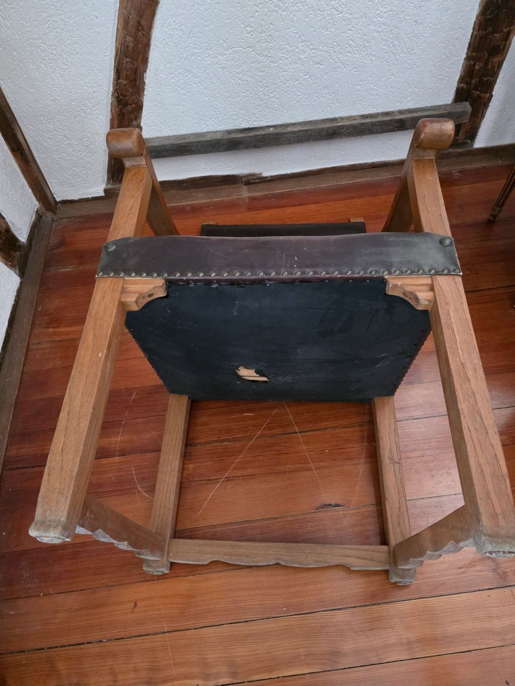 Sedie: Antiker Thron Hocker Sessel Stuhl Holz Leder – Usato da Walterswil BE venduto da Lonitti 6