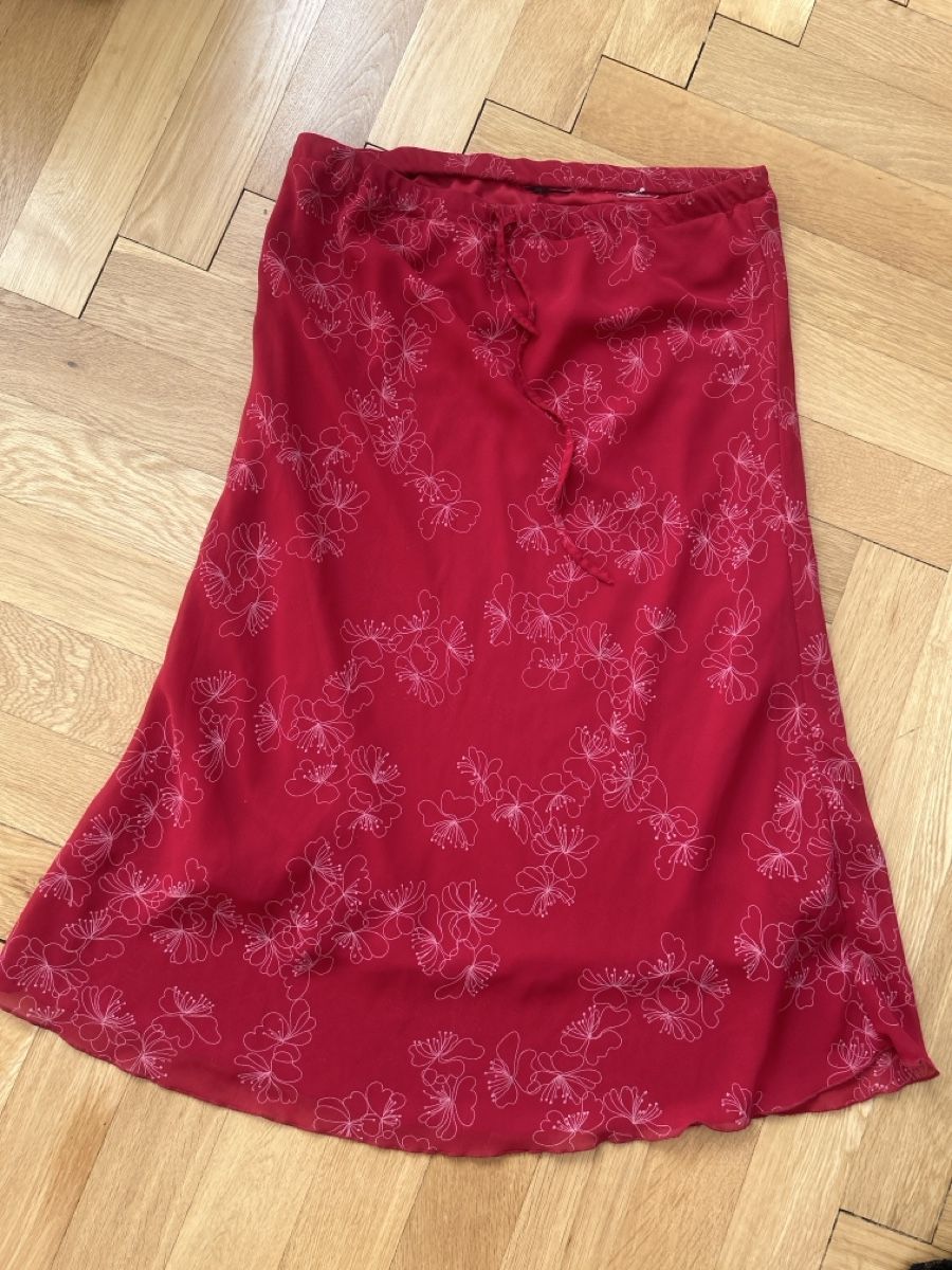 Röcke:  rotes Jupe  mit Blumen print – Gebraucht aus Bern von ann_v2kg