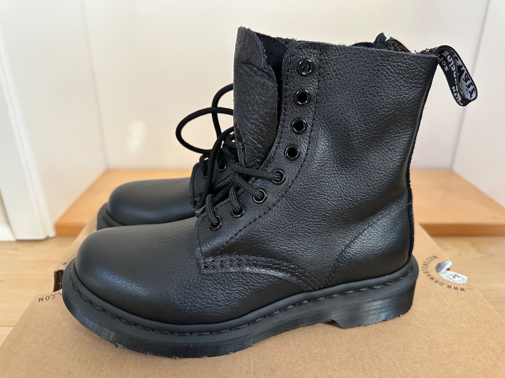 Dr. Martens 1460 PASCAL MONO 8 EYE BOOT Grosse 36 neu Kaufen auf Ricardo