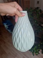 Vase mit Rillenmuster