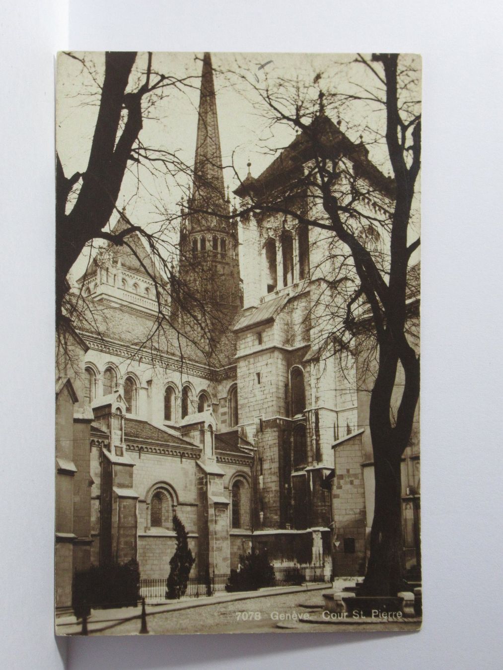 Cartoline postali: Genève , Cour St. Pierre – Nuovo (secondo la descrizione) da Grenchen venduto da Bluemchen1900