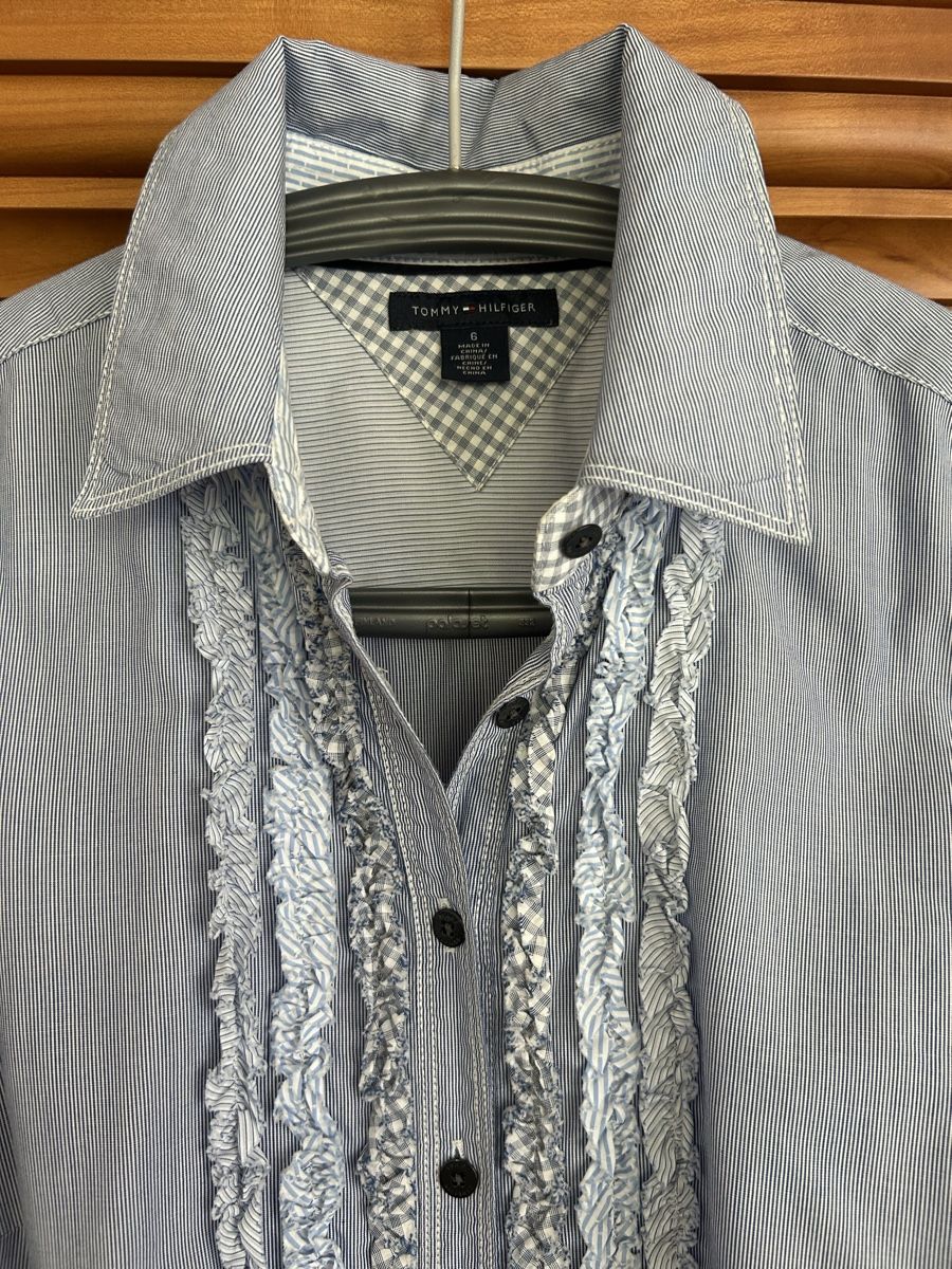 Tommy Hilfiger Camicette: Hilfiger Bluse, Gr. 6/S blau gestreift, mit Rüschen – Usato da Worben venduto da fra_s78y