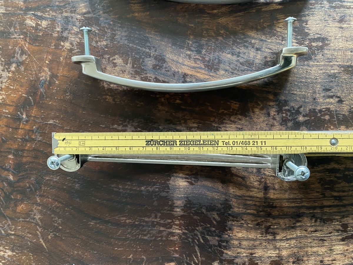 Eisenwaren: 4er Set: Elegante Moebelgriffe aus Metall ca. 18 cm lang – Gebraucht aus Zürich von ann_9fv5 1