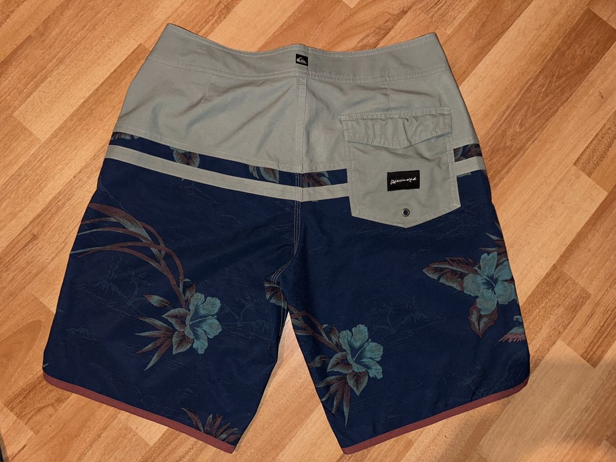 Quiksilver Hosen: Quiksilver Shorts Gr. 32 – Gebraucht aus St. Gallen von mai_zpt7 1
