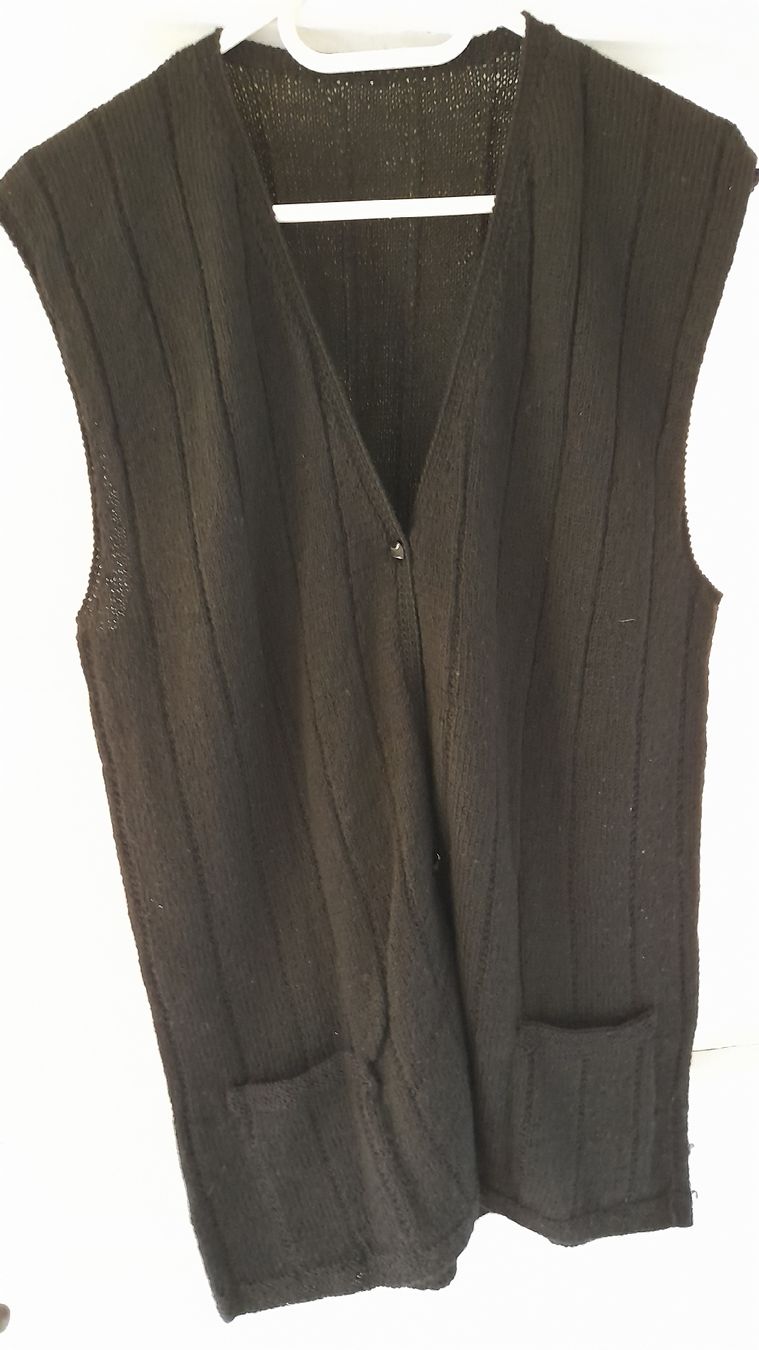 Gilet & Giacche senza maniche: Damen Jacke Ärmellos Handgestrickt. – Usato da Nesslau venduto da Churfirsten08