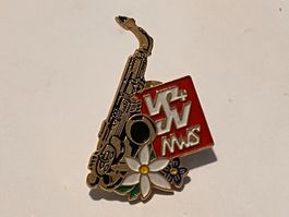 1 Pin Saxofon mit Edelweis