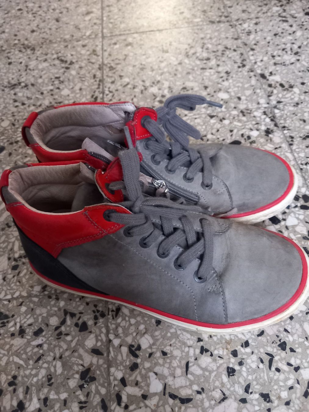 Scarpe per ragazzi: chaussures 33 – Usato da Courrendlin venduto da tititchoun