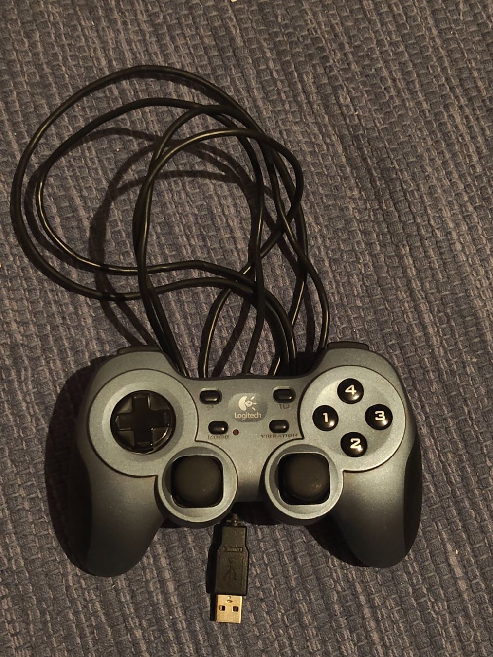 Logitech Controller: Logitech RumblePad 2 - Manette PC – Gebraucht aus Seiry von Zhe_AngryBm