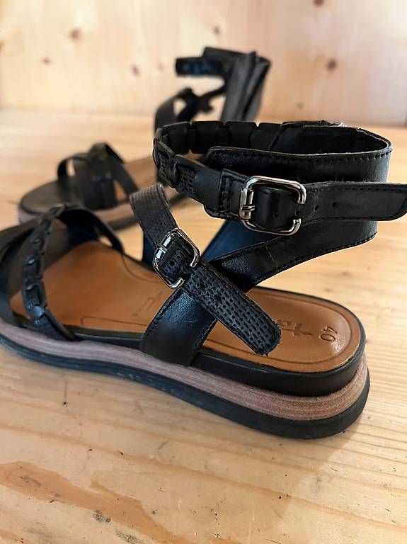 Scarpe da donna: Sandalen Tamaris Gr. 40 – Usato da Rothenthurm venduto da Stalsa1 2