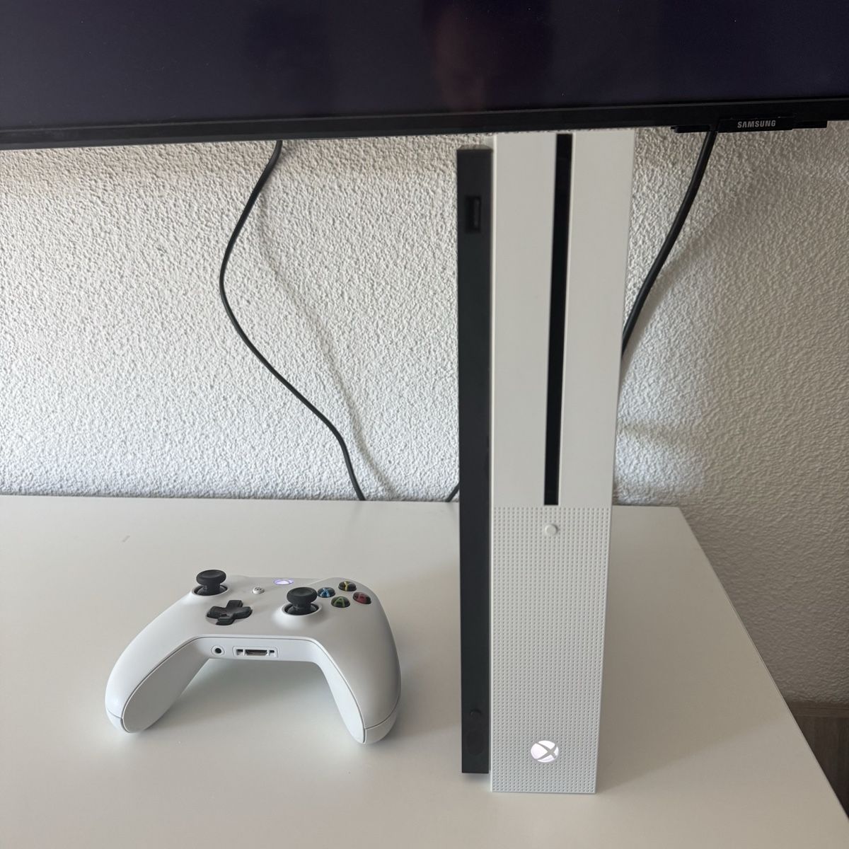 Microsoft Consoles: Xbox One S Konsole weiss mit Controller und Kabeln – Neuf (Voir description) à Rümlang par vla_9g7d 5