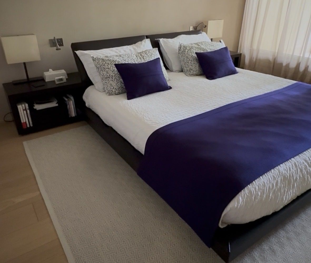 Letti: Poliform custom made Italian bed frame with side tables – Nuovo (secondo la descrizione) da Chêne-Bougeries venduto da nee_f2v7