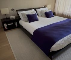 Poliform custom made Italian bed frame with side tables