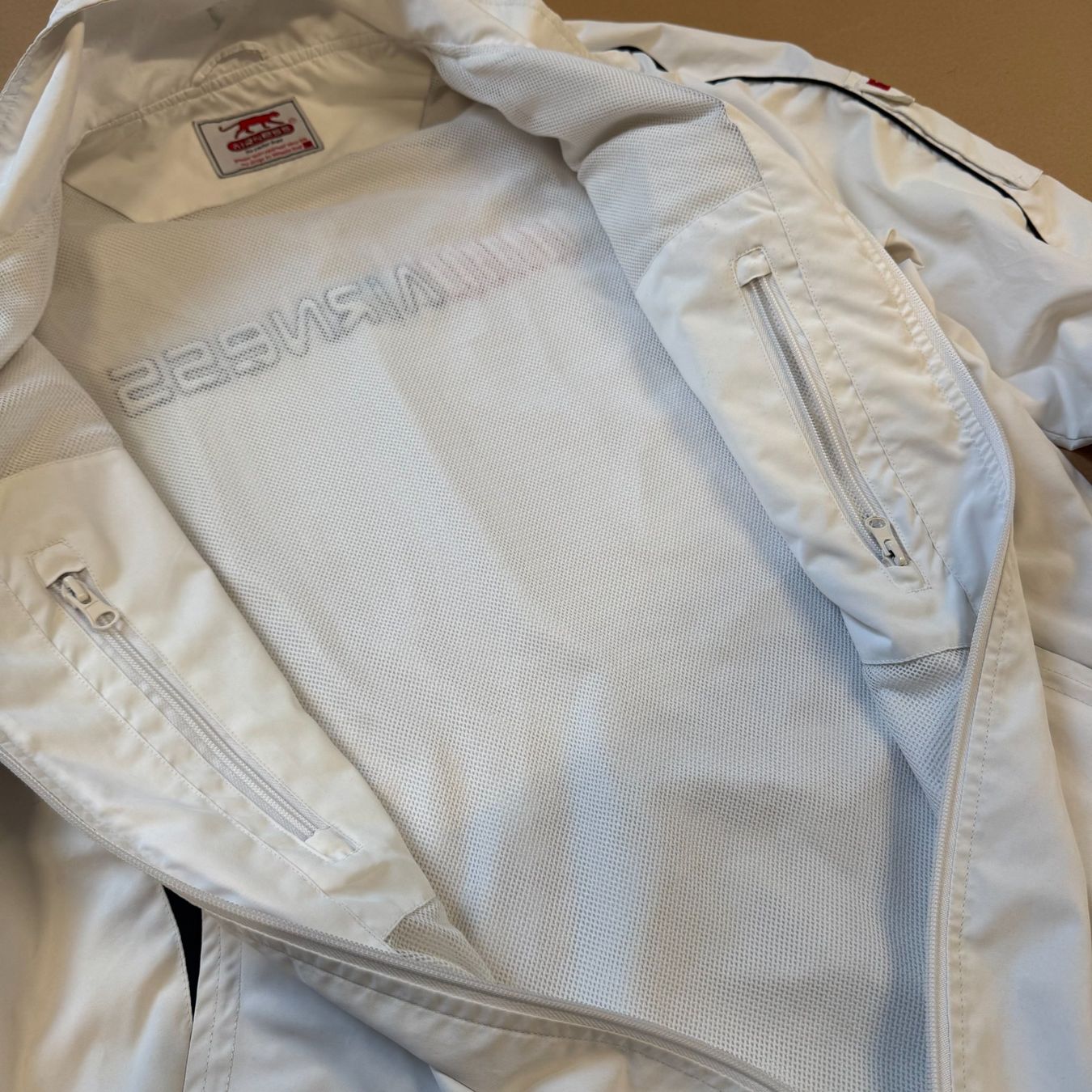 Nike Giacche: Airness Performance white oversize rain jacket (nike puma) – Usato da St. Gallen venduto da sourced_limited 3