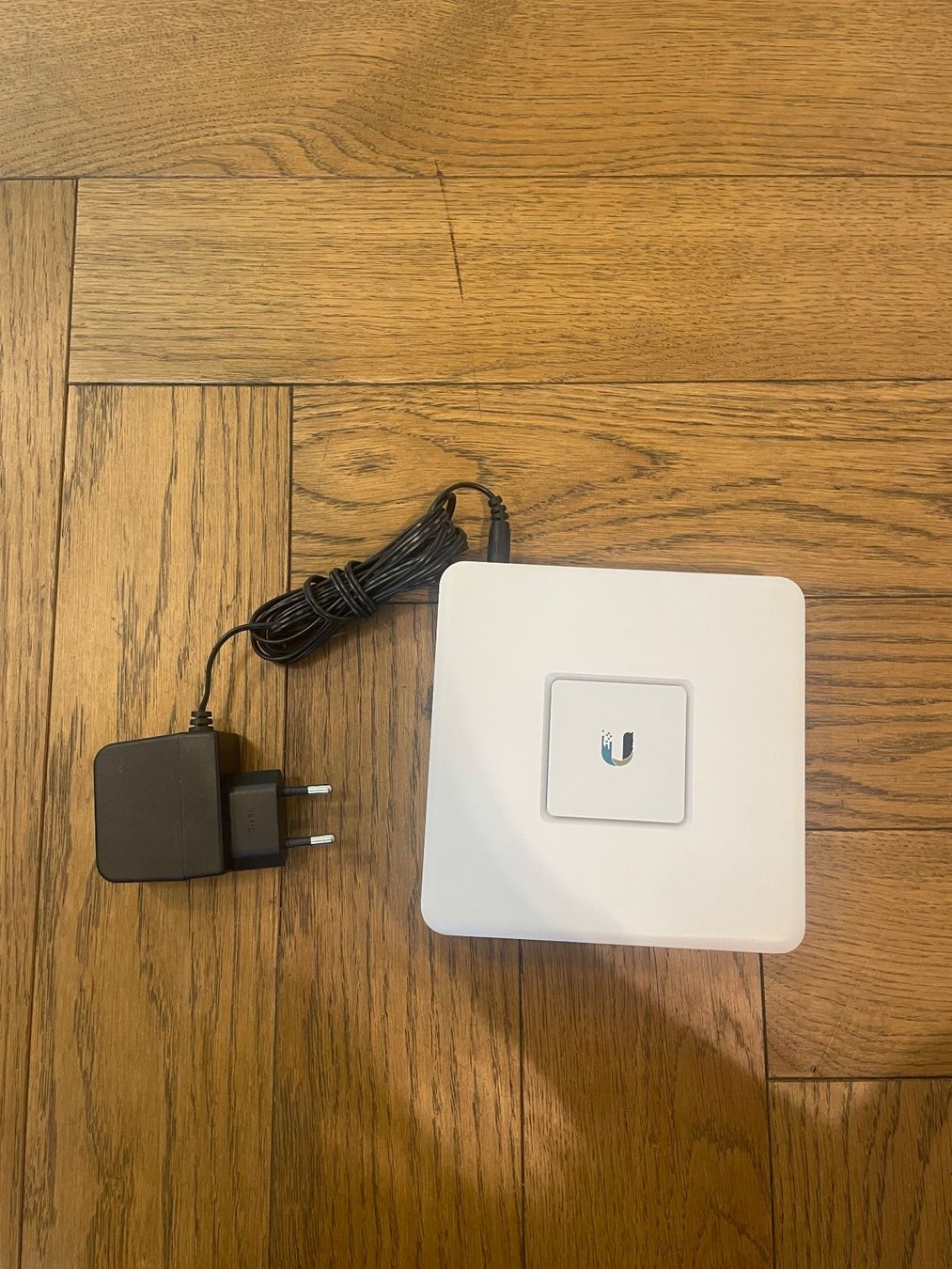 Componenti elettronici: Ubiquiti UniFi Sécurity Gateway – Nuovo (secondo la descrizione) da Sion venduto da Bang-OlufsenSion 5