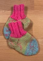 Babysocken 💚❤️💙 - handgestrickt - ab ca. 3 Monate - NEU