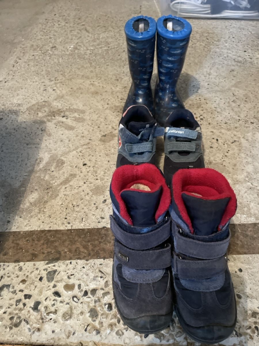 Elefanten Schuhe für Jungen: 3 Schuhe in Grösse 24 – Gebraucht aus Rheinklingen von Wandita