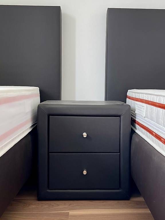 Letti: Chambre à coucher composé de 2 lits contemporains – Usato da Vésenaz venduto da Bartos 1