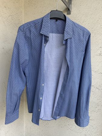 Hemd blau, mit Muster