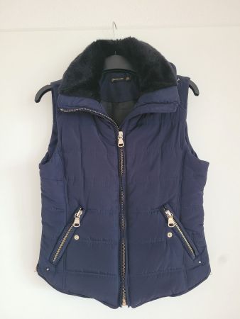 Gilet bleu à fourrure