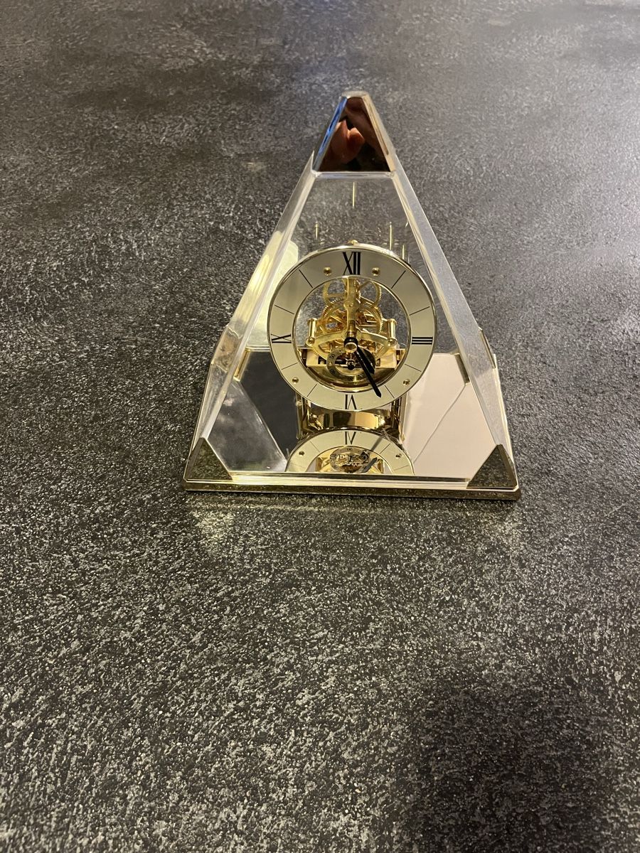 Seiko Stand- & Wanduhren: Seiko Pyramid Skeleton Mantel Clock, QAW109G model – Gebraucht aus Colombier NE von Rain..