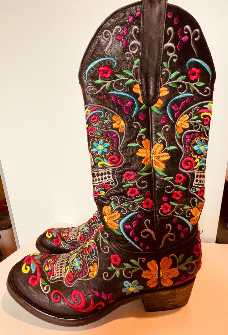 Bally Scarpe da donna: MEXICANA bottes noir brodée "Frida" 38 – Nuovo (secondo la descrizione) da Sugnens venduto da 555madison 1
