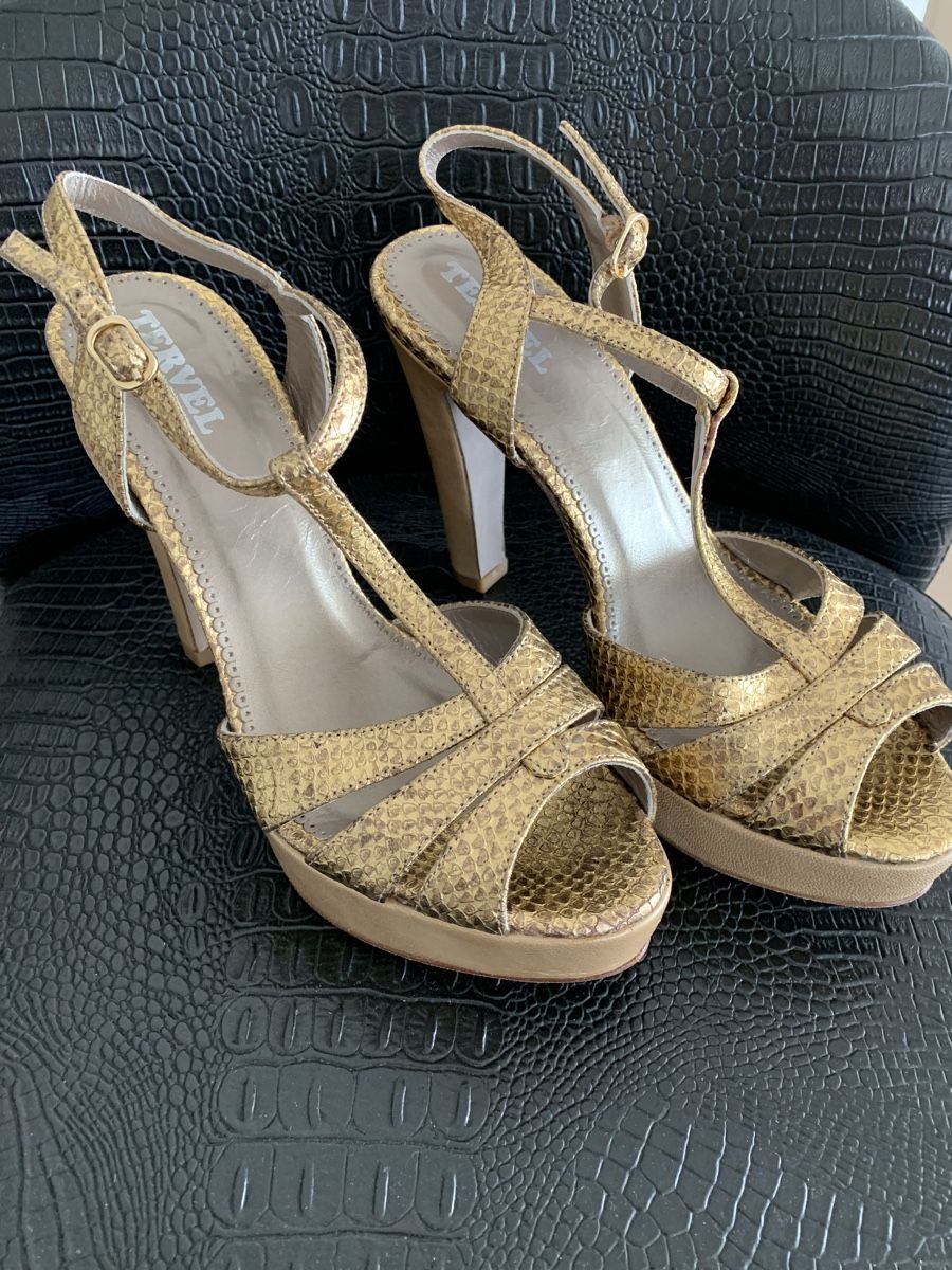 Scarpe da donna: Sandalen goldig mit Absatz – Usato da Affoltern am Albis venduto da Monica32 1