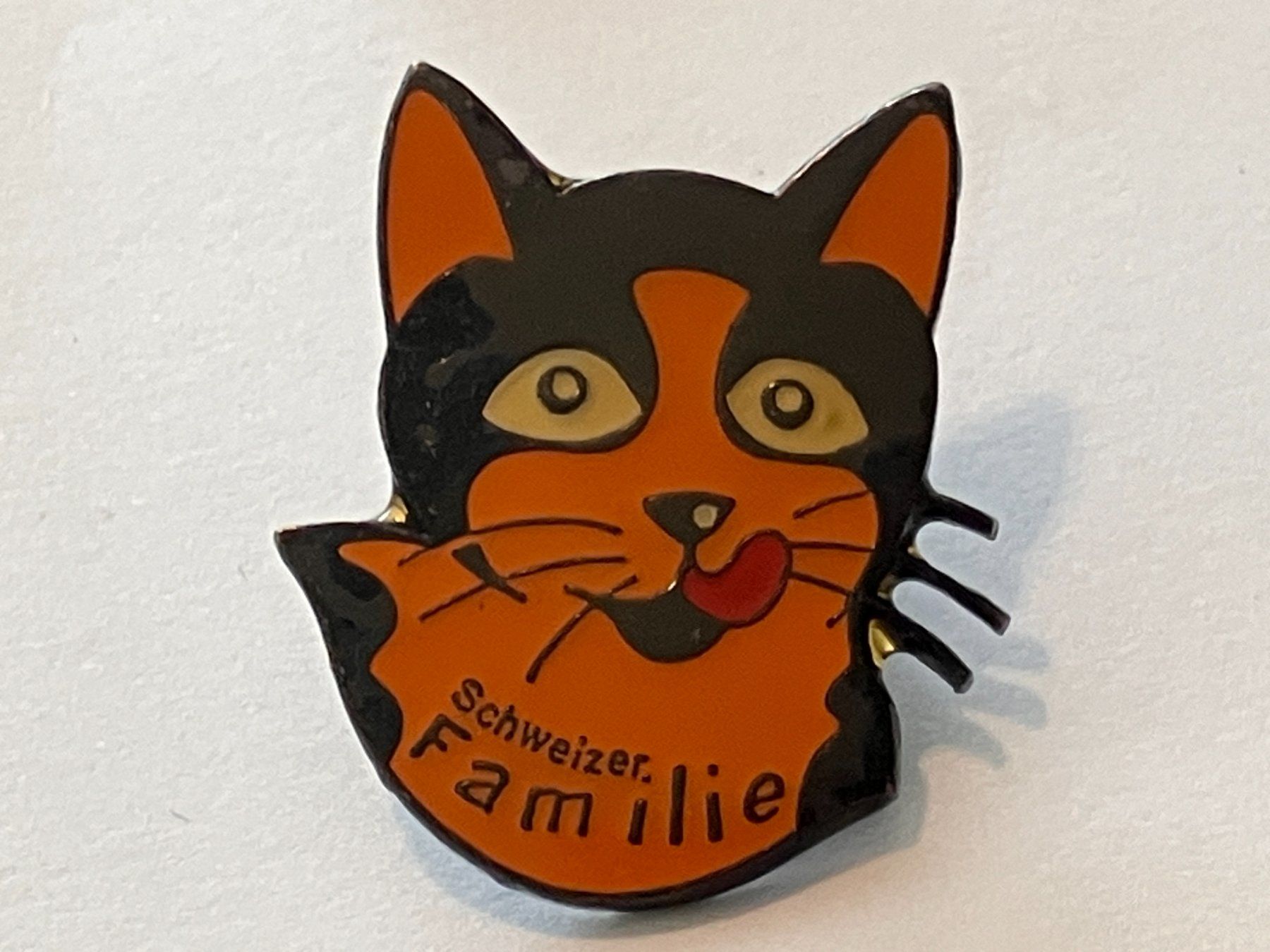 Placchette & Badge: 1 Pin Schweizer Familie – Usato da Basel venduto da djwwpp