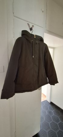 Winterjacke CA mit Kapuze olivgrün Zustand neuwertig