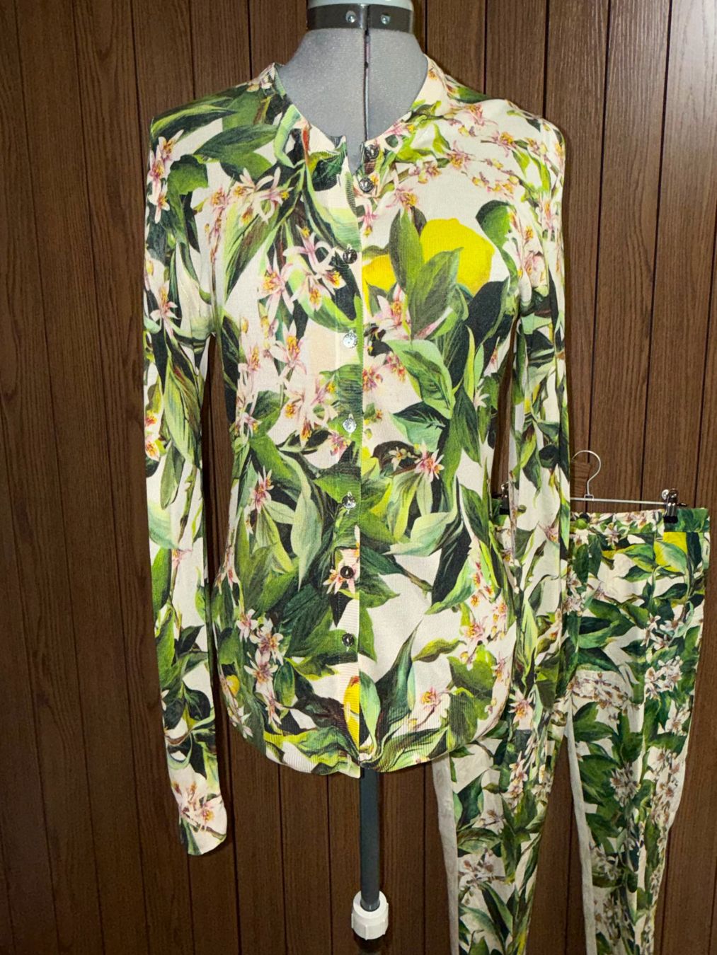 Dolce & Gabbana Pulls & Sweat-shirts: Dolce&Gabbana 100% Silk Cardigan – D'occasion à Schattdorf par Remligand