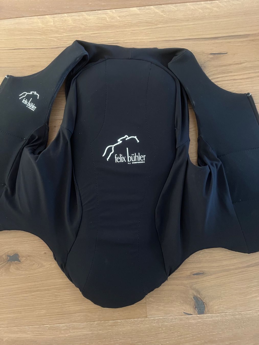 Felix Bühler Protezioni & Imbottiture: Rückenprotektor Reiten Kids – Usato da Mönchaltorf venduto da Mungg02 1