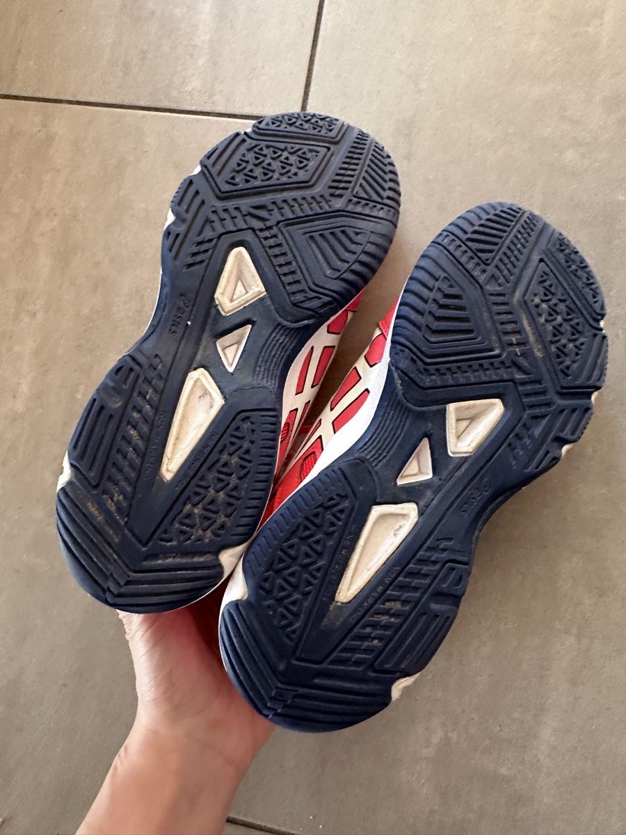 Asics Scarpe da donna: Asics Turnschuhe Gr. 41,5 – Usato da Appenzell venduto da CBuerkler 1