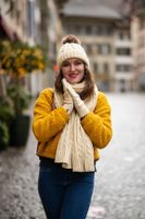 Winter Set: Beanie, Scarf, Gloves - Stylish & Warm!