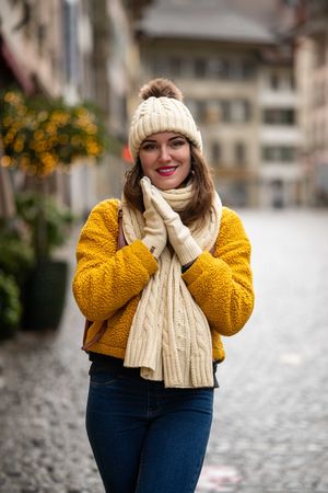 Winter Set: Beanie, Scarf, Gloves - Stylish & Warm!