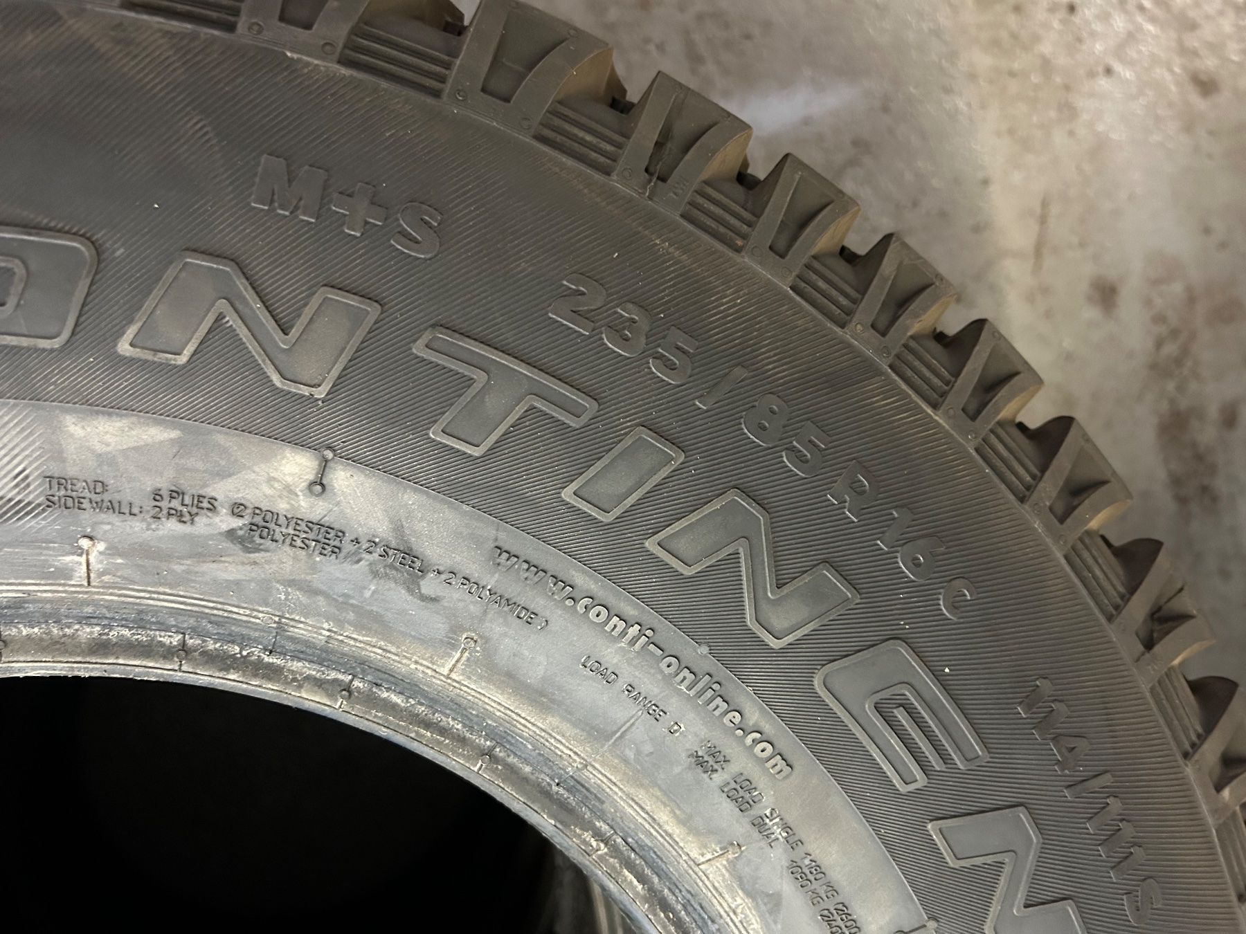 Continental Pneus & Roues: 4x 235/85 R16C winter – D'occasion à Haldenstein par albert94 2